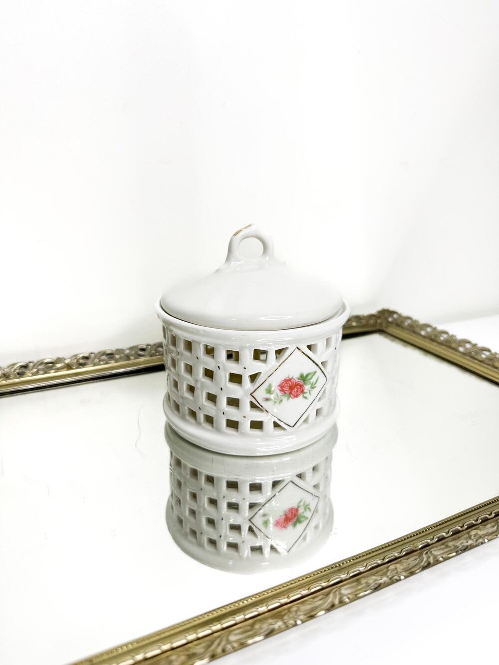 Beautiful Vintage Lattice Porcelain Floral Lidded Jar Vanity Trinket Dish